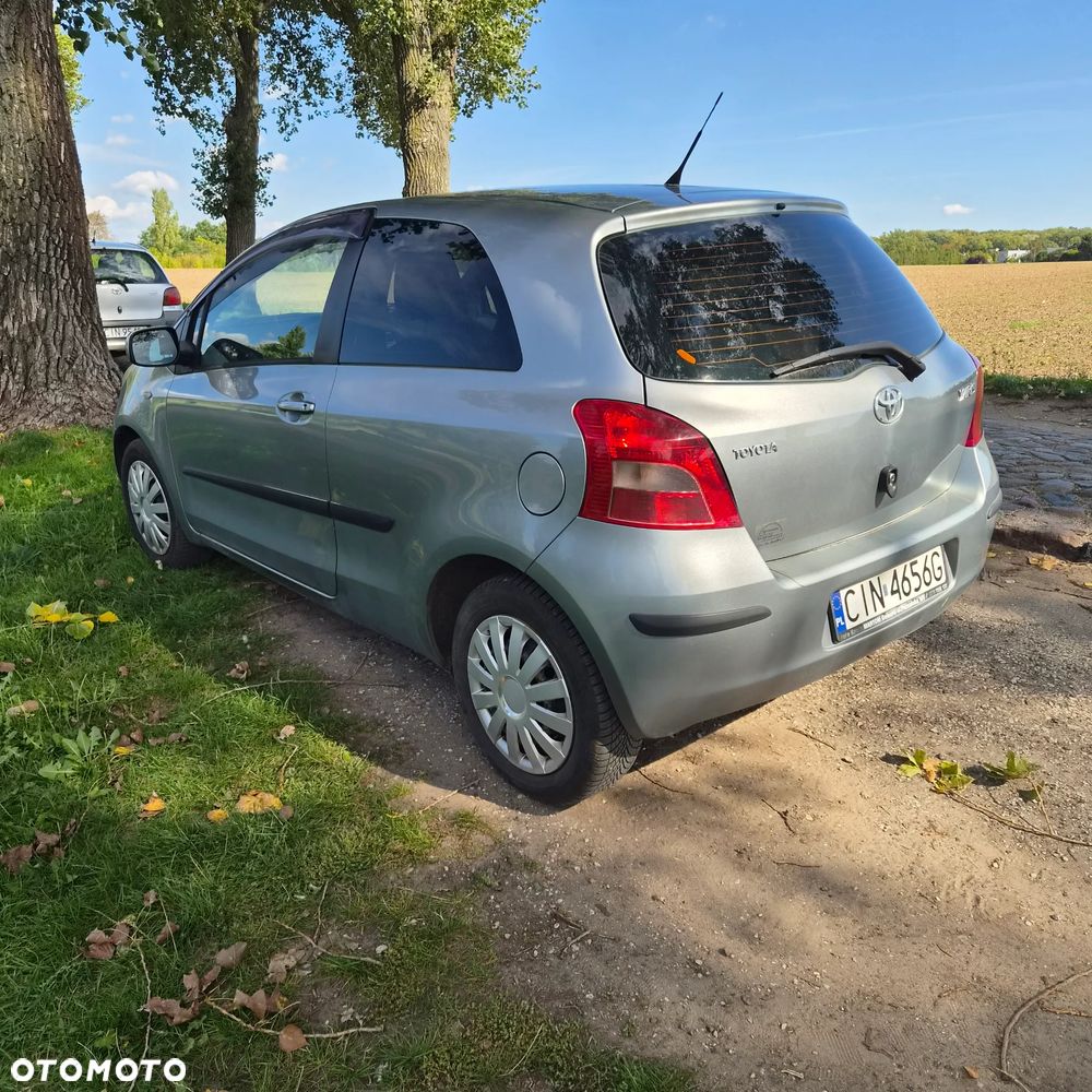 Toyota Yaris - 4