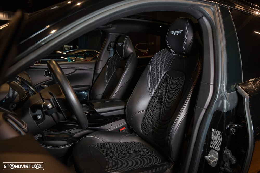 Aston Martin DBX - 12