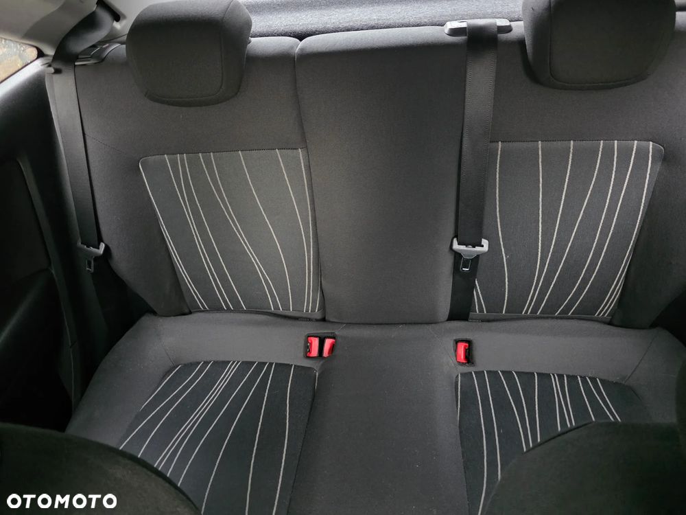 Opel Corsa 1.2 16V Essentia - 8