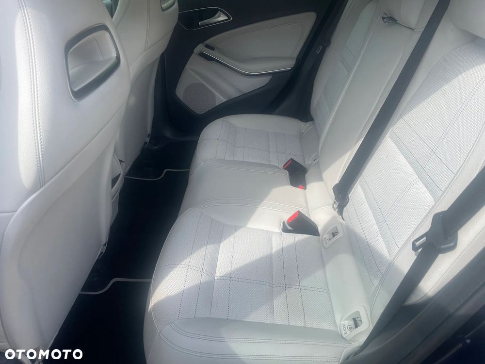 Mercedes-Benz GLA 200 7G-DCT - 6