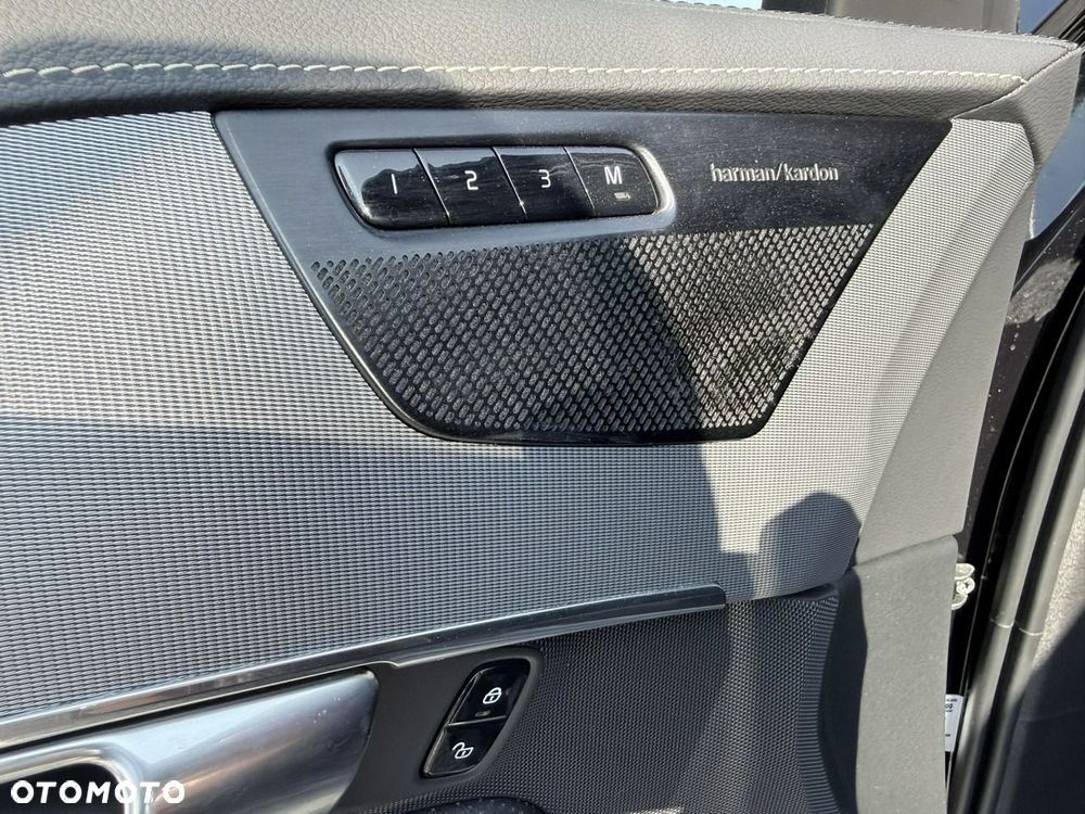 Volvo XC 90 T8 AWD Plug-In Hybrid Plus Black Edition 7os - 19