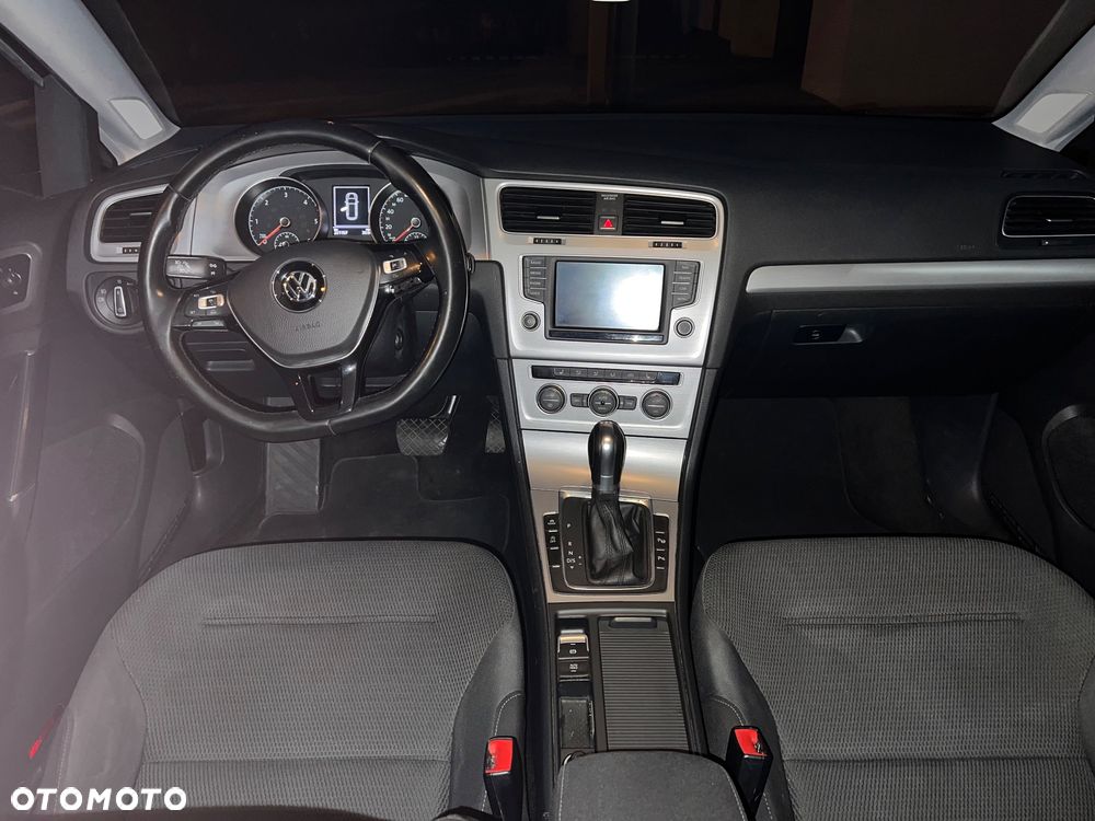 Volkswagen Golf - 6
