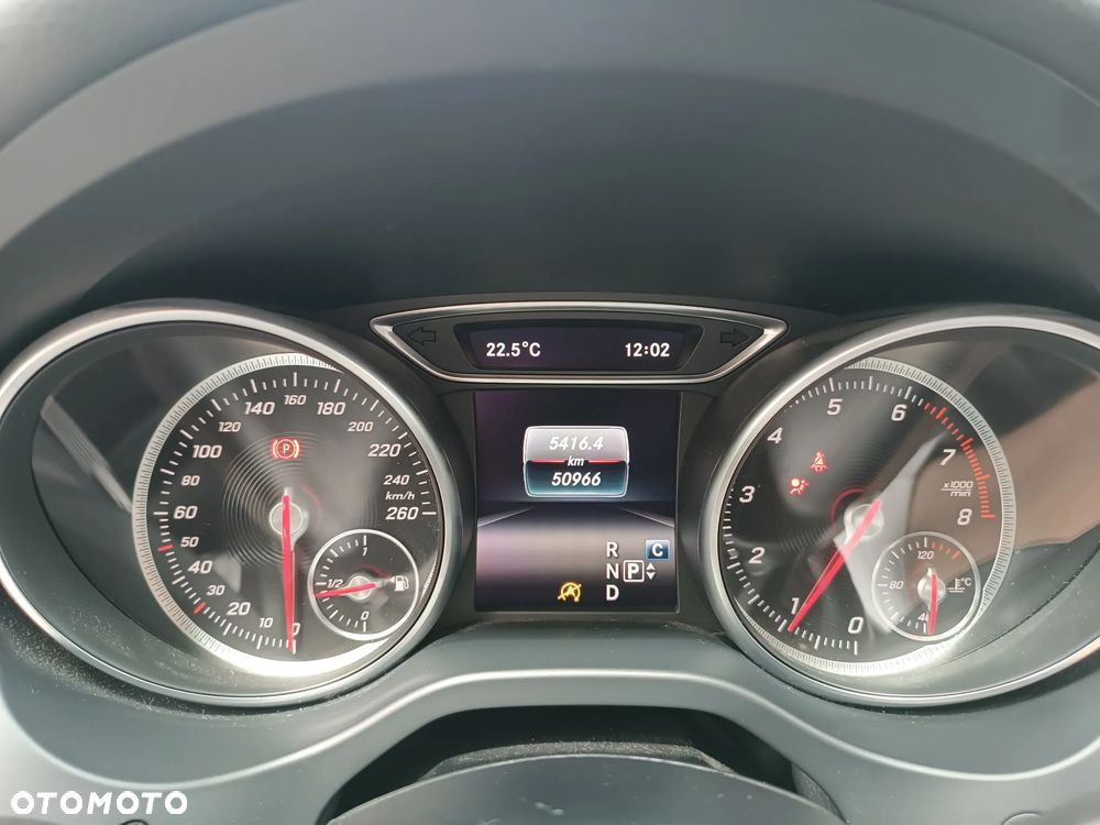 Mercedes-Benz CLA 180 7G-DCT UrbanStyle Edition - 12