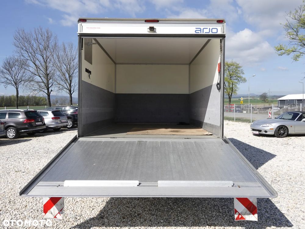 Ford Transit - Kontener z windą - 36