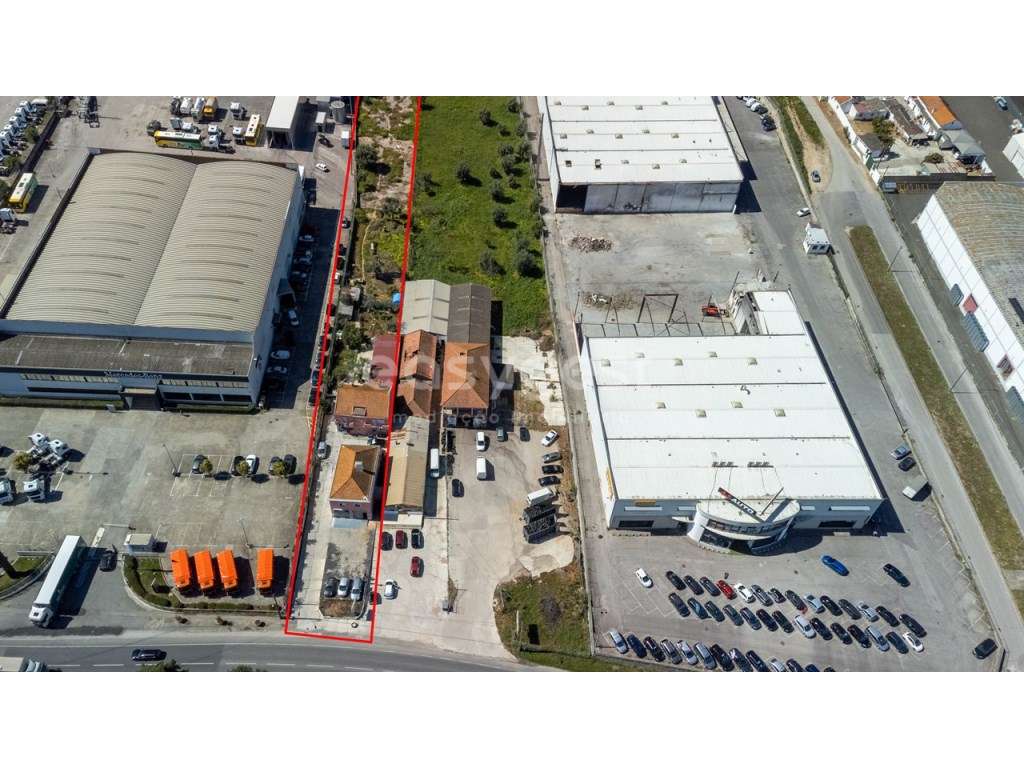 Terreno com prédio em área multiusos na zona industrial de Alverca - Grande imagem: 3/11