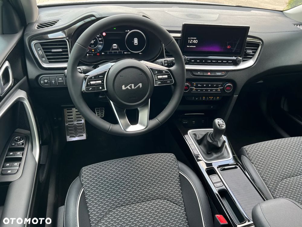 Kia Ceed - 10