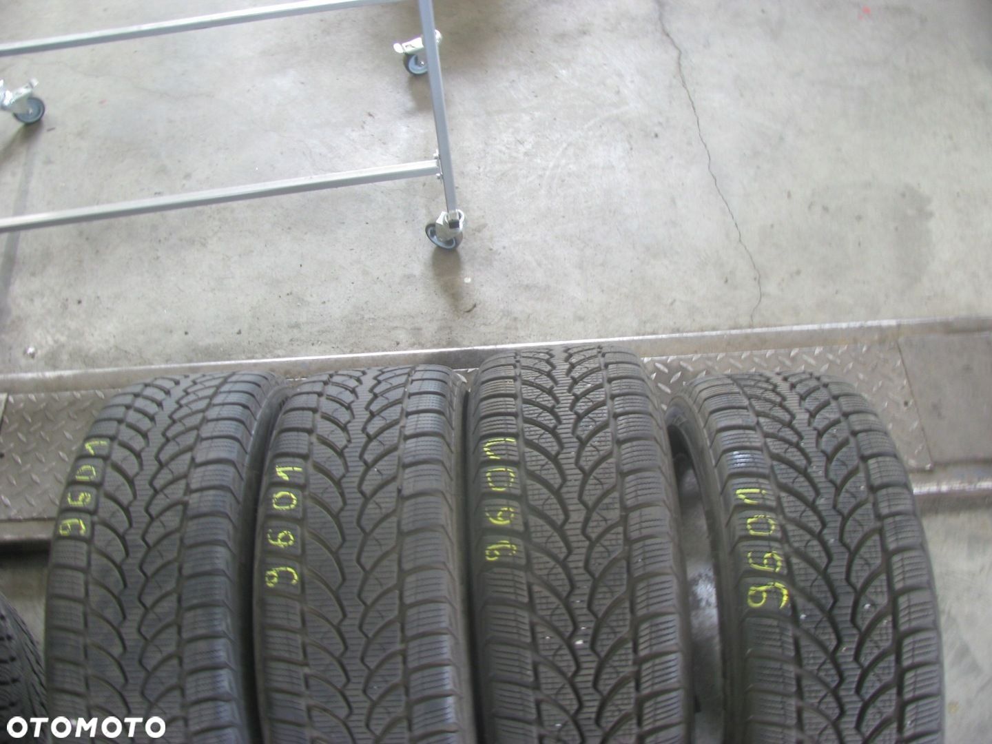 Opona zimowa Bridgestone Blizzak LM-32 205/55R16 91 H - 1