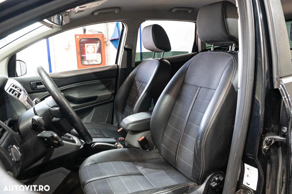 Ford Kuga 2.0 TDCi 4WD Powershift Titanium - 6