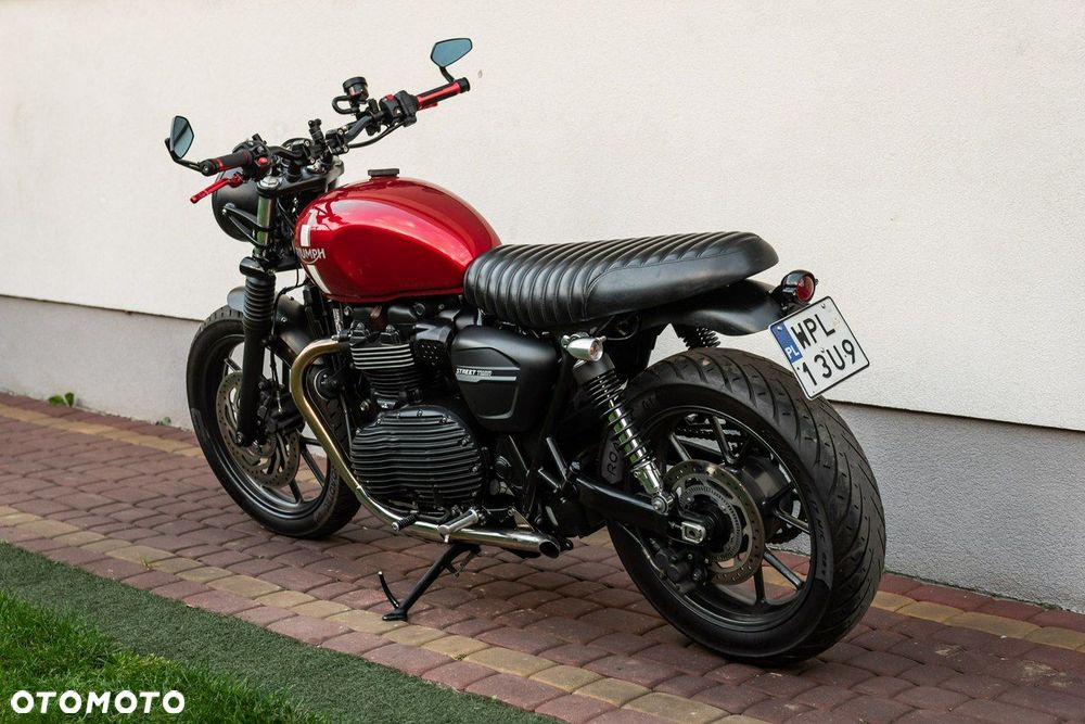 Triumph Bonneville - 4
