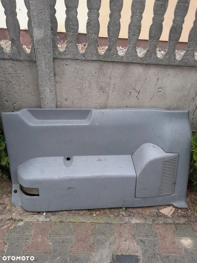 Boczek prawy tył VW T5 Caravelle - 1