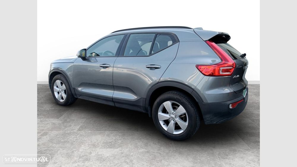 Volvo XC 40 1.5 T3 Momentum Tech Edition - 3