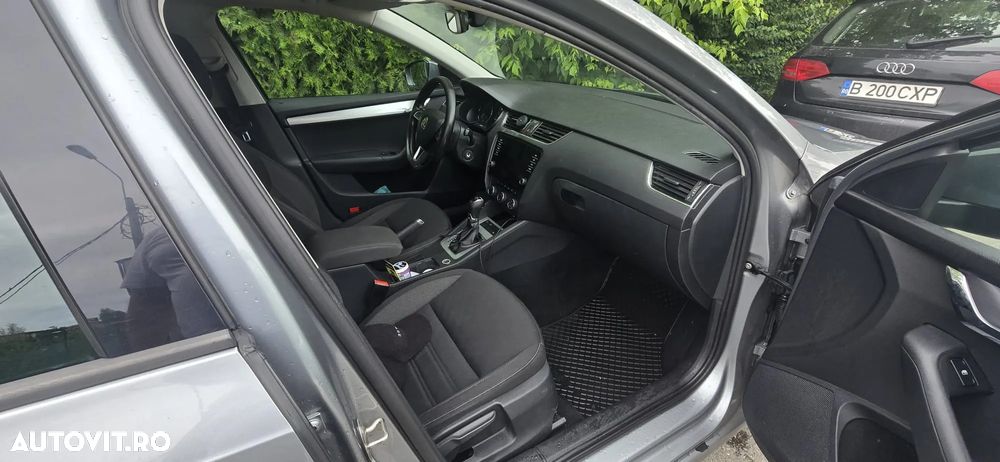 Skoda Octavia 1.6 TDI DSG Ambition - 6