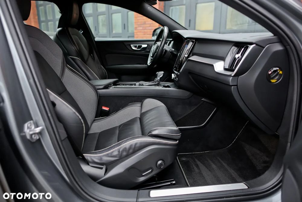 Volvo V60 D4 Geartronic R-Design - 26