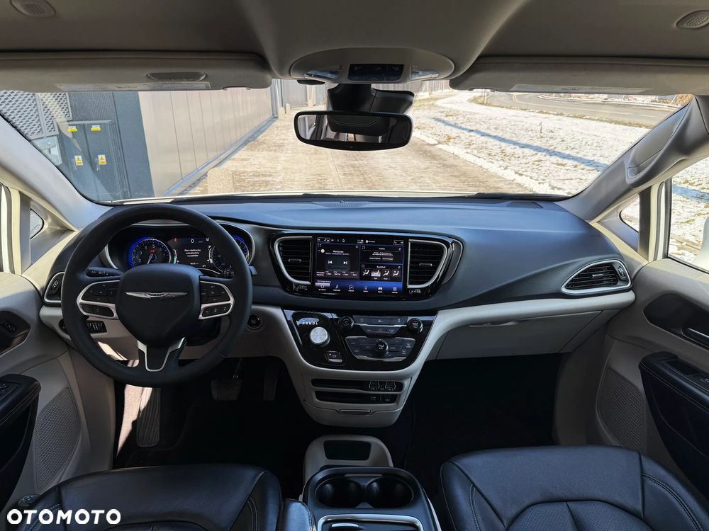 Chrysler Pacifica - 23