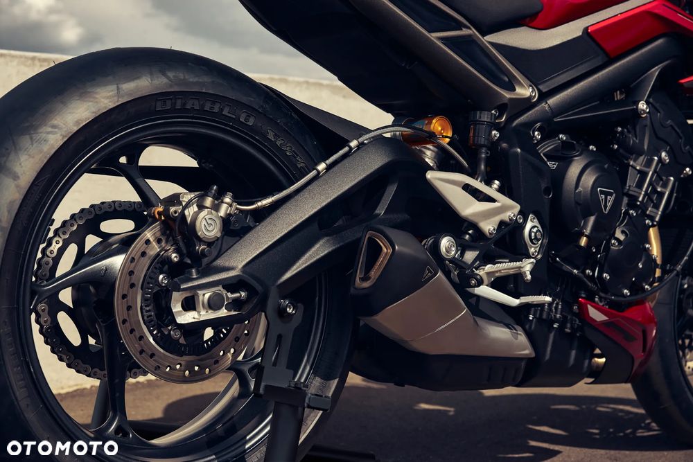 Triumph Street Triple - 18
