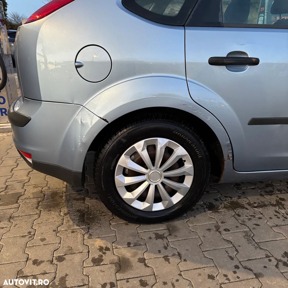 Ford Focus 1.6i 16V - 22