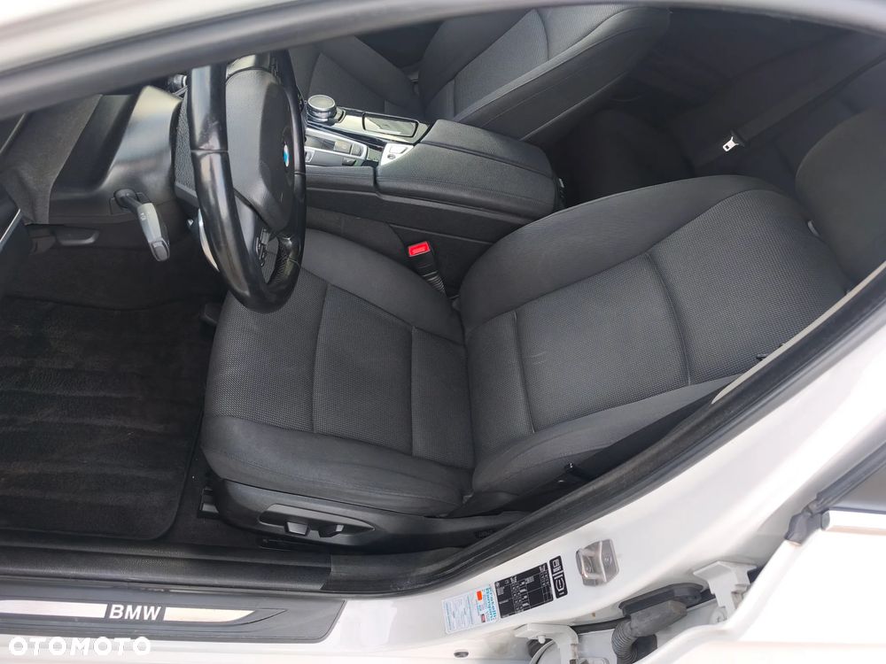 BMW Seria 5 520d - 25