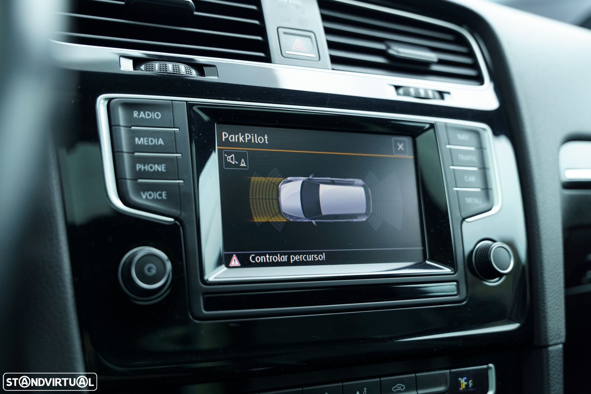 VW Golf 2.0 TSI R DSG - 32