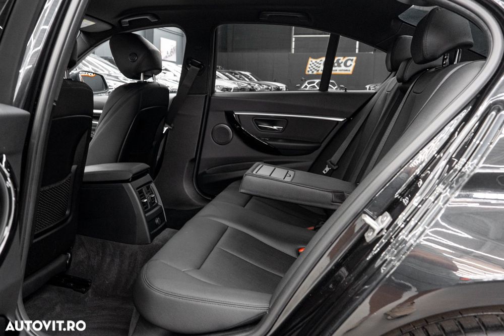 BMW Seria 3 318d Aut. Sport Line - 17