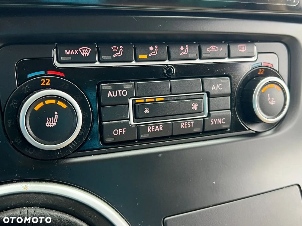 Volkswagen Multivan - 12