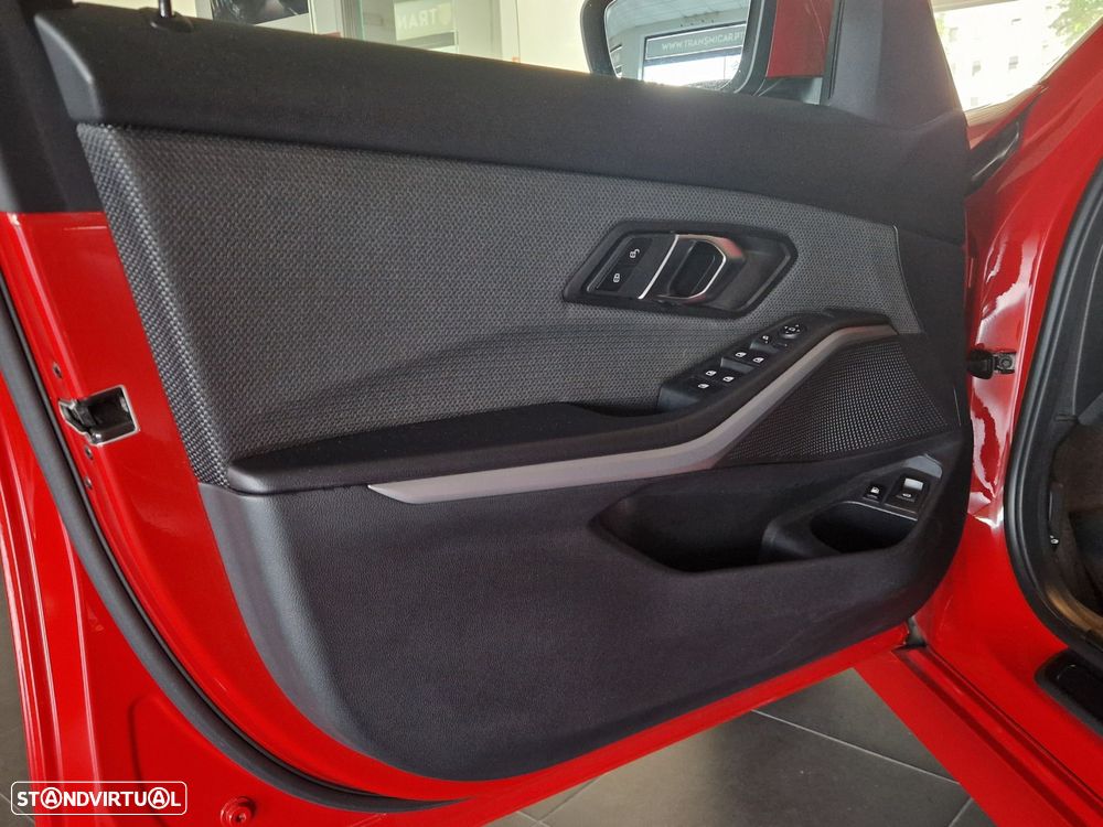 BMW 330 e Touring Auto - 24