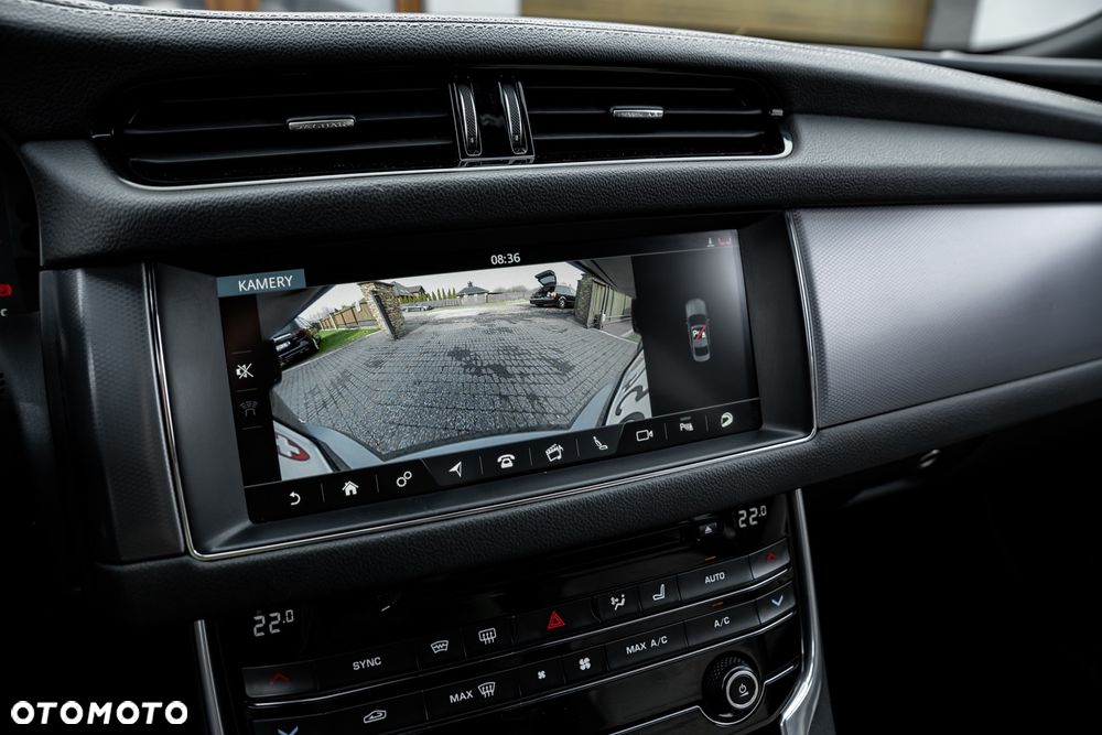 Jaguar XF 35t R-Sport - 36
