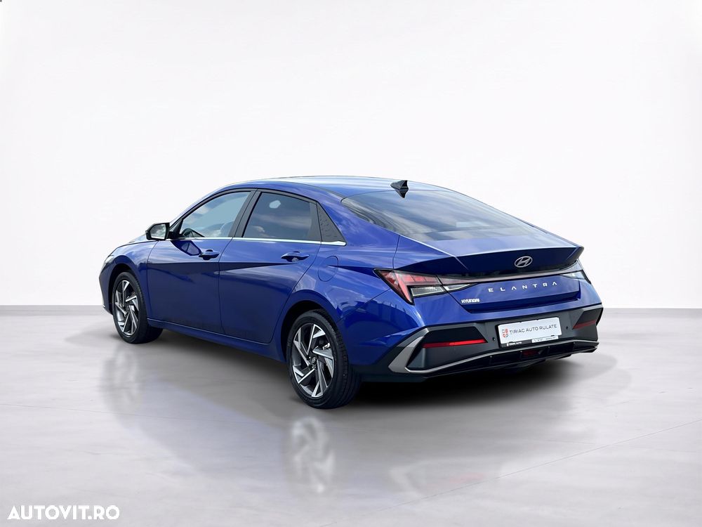 Hyundai Elantra - 5