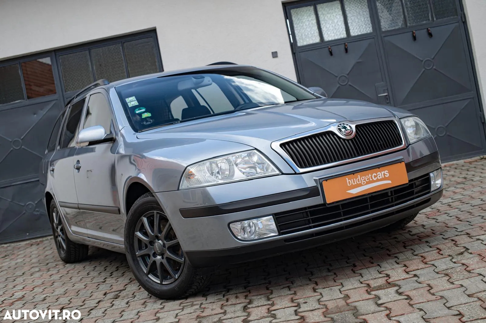 Skoda Octavia Combi 2.0 TDI Ambiente Aut - 2