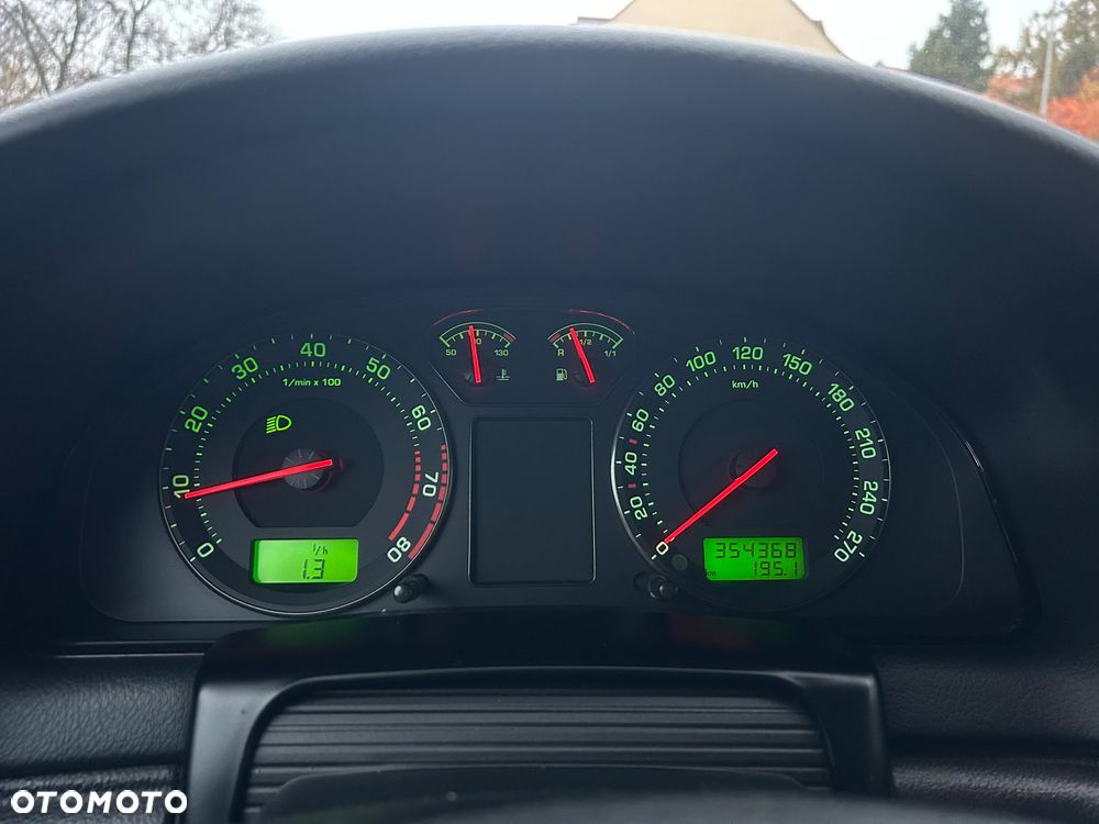 Skoda Superb 1.8 Turbo Elegance - 17