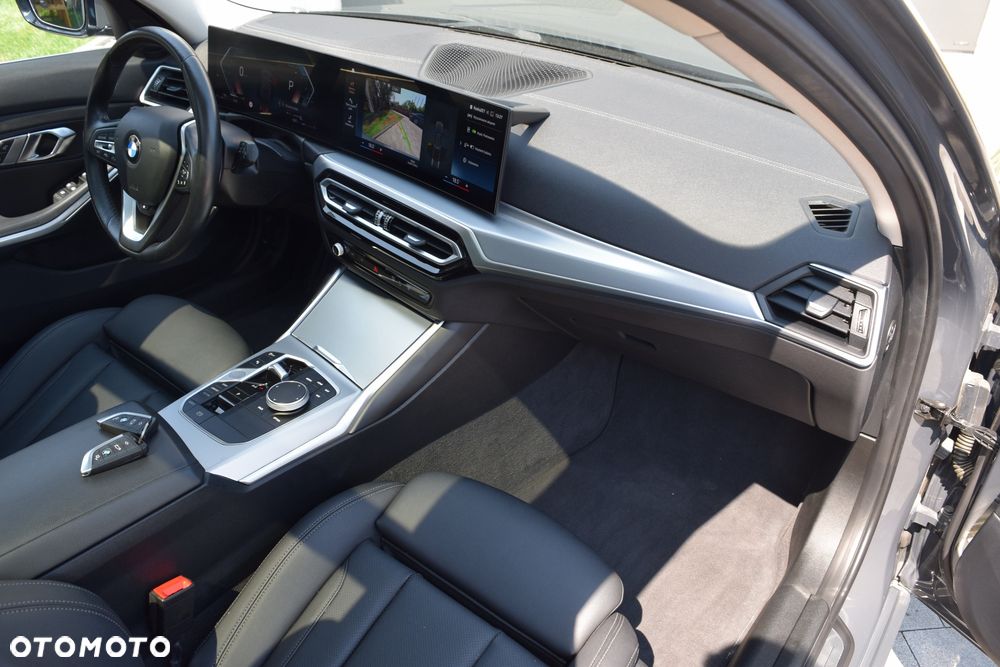 BMW Seria 3 320d xDrive Luxury Line sport - 13