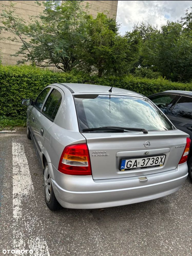 Opel Astra 2009 photo 3