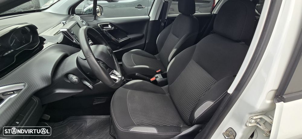 Peugeot 208 1.2 PureTech Style - 6