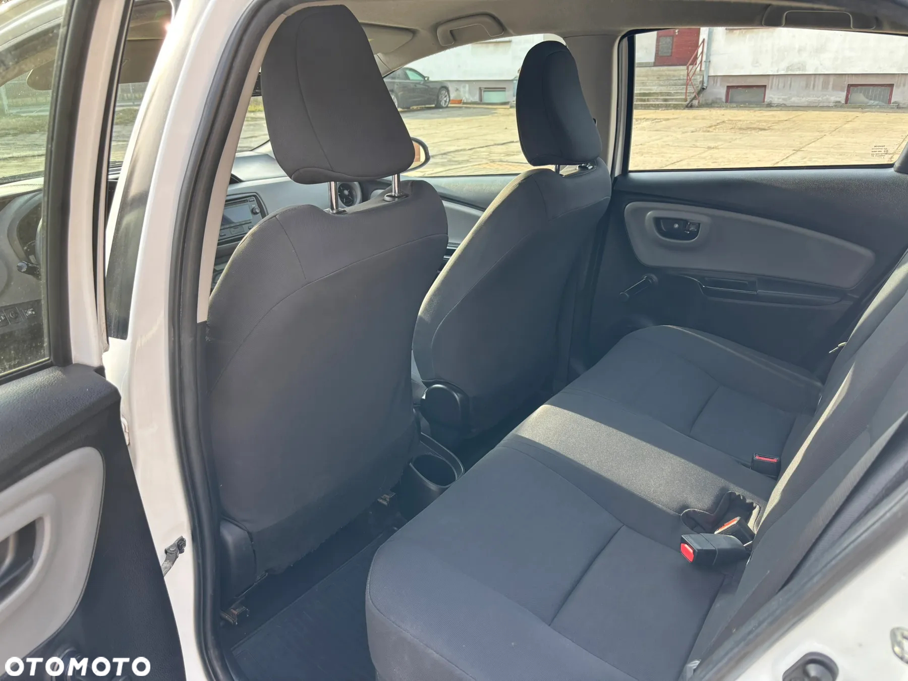 Toyota Yaris Hybrid 100 Premium - 12