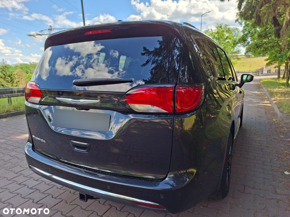 Chrysler Pacifica - 10