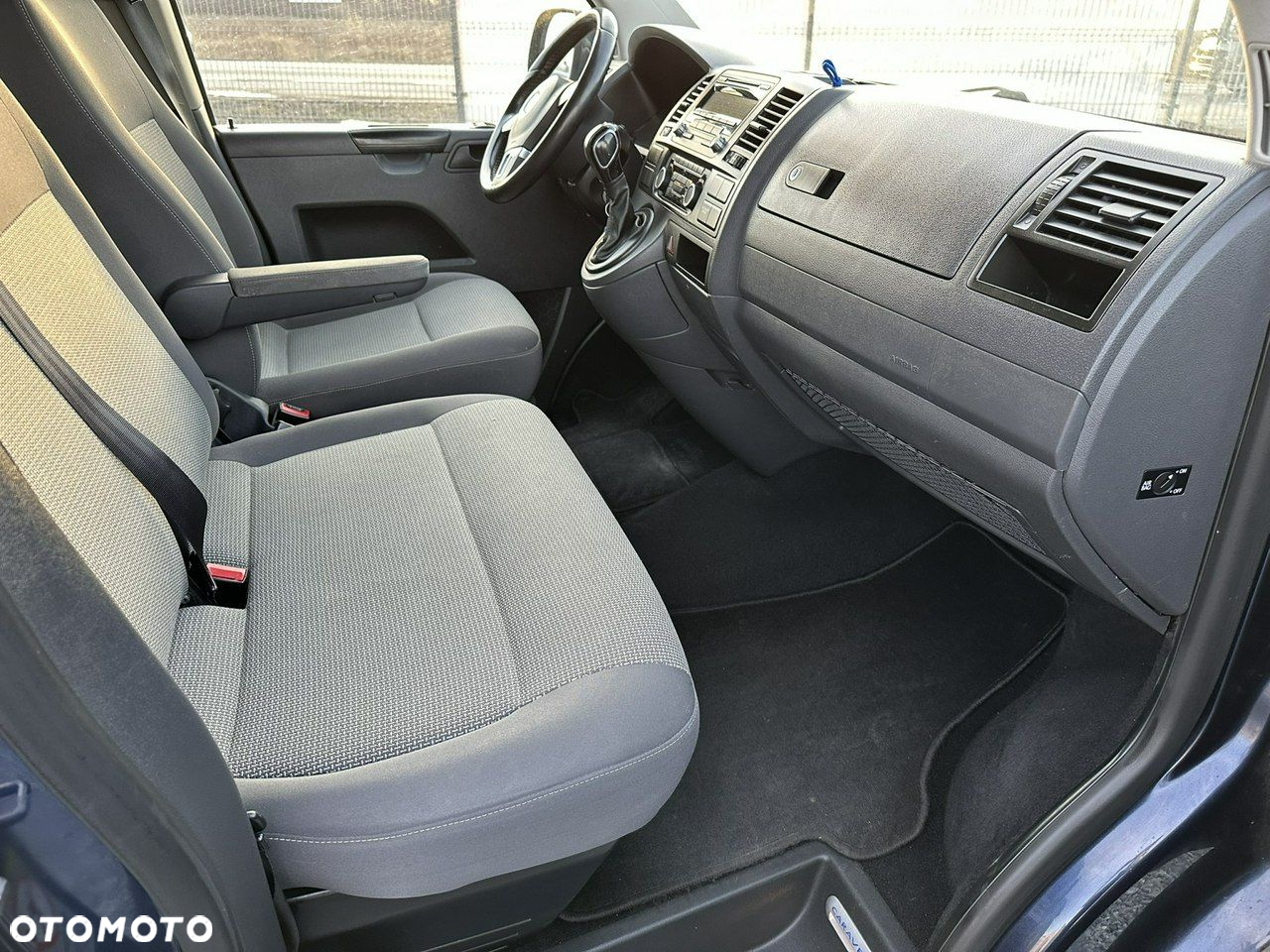 Volkswagen Caravelle - 19