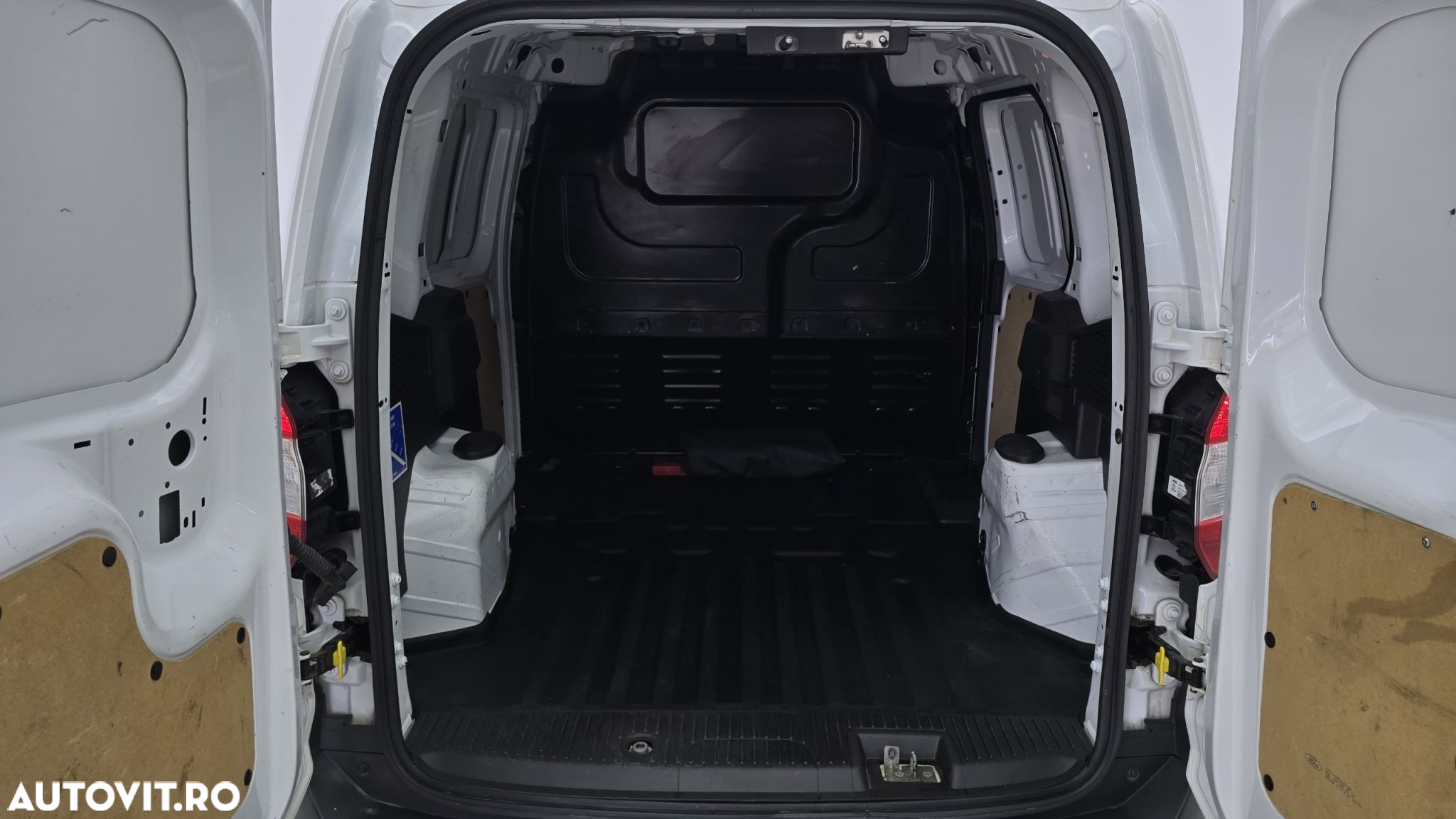 Ford Transit - 25