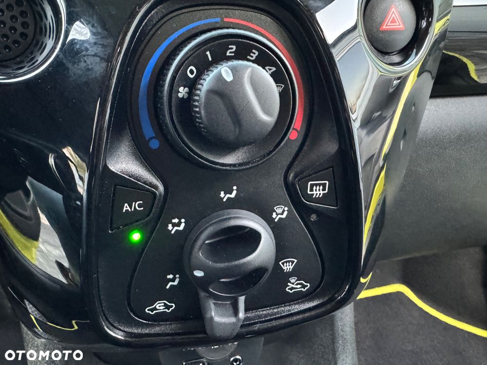 Toyota Aygo x mit x-business Paket - 33