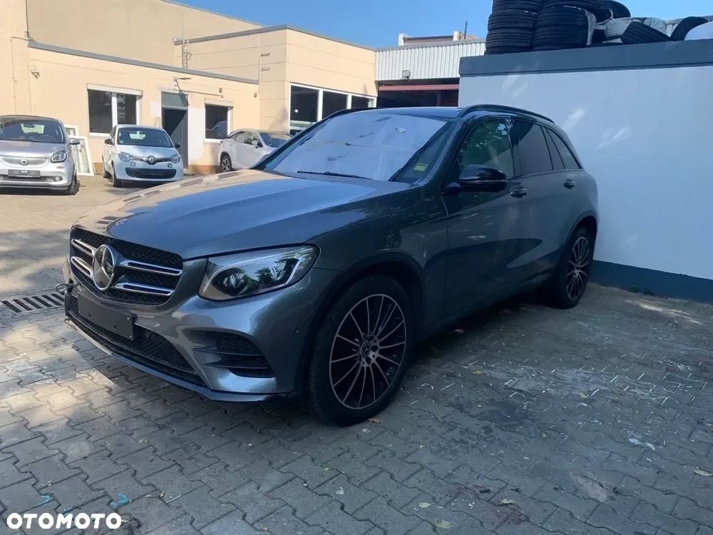 Mercedes-Benz GLC 250 4Matic 9G-TRONIC AMG Line - 1