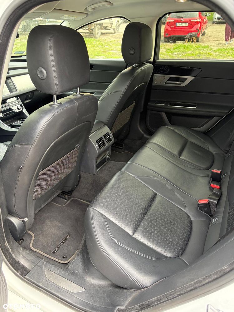 Jaguar XF 2.0 i4D Prestige - 12