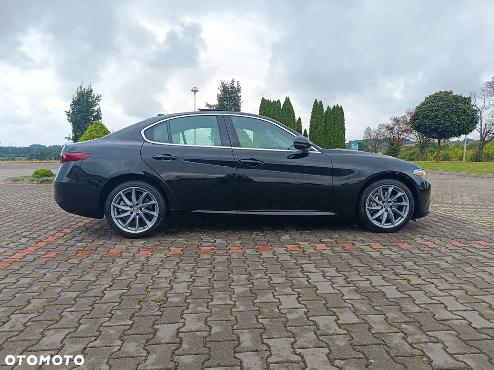Alfa Romeo Giulia 2.0 Turbo 16V AT8-Q4 Ti - 6