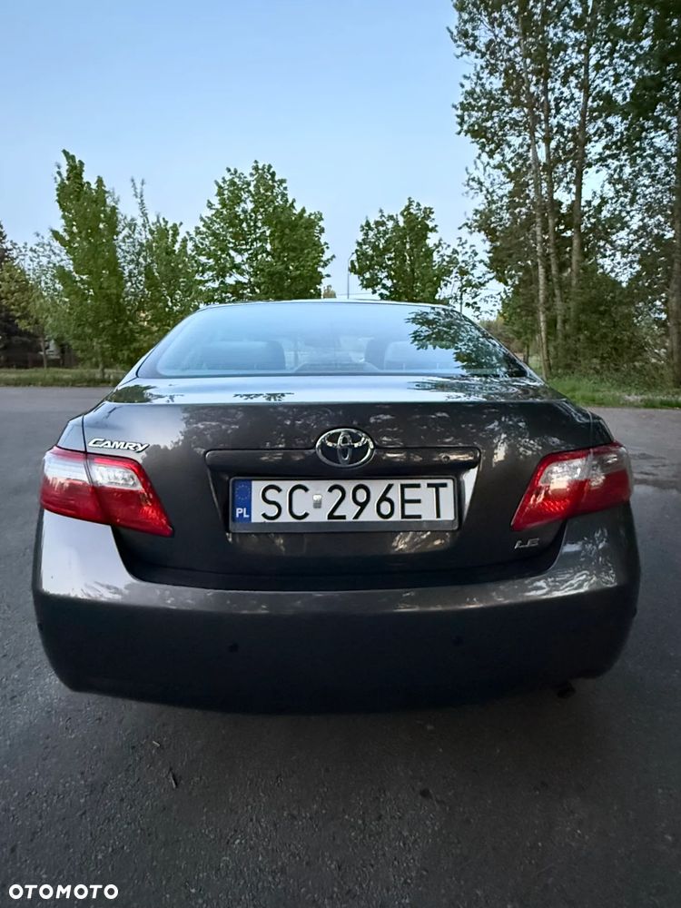 Toyota Camry - 8