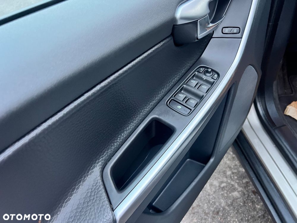 Volvo XC 60 2.0T Powershift RDesign - 17