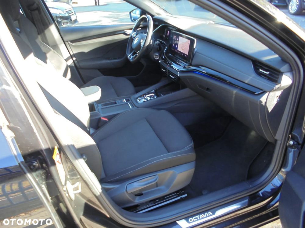 Skoda Octavia 2.0 TDI DSG Sportline - 13