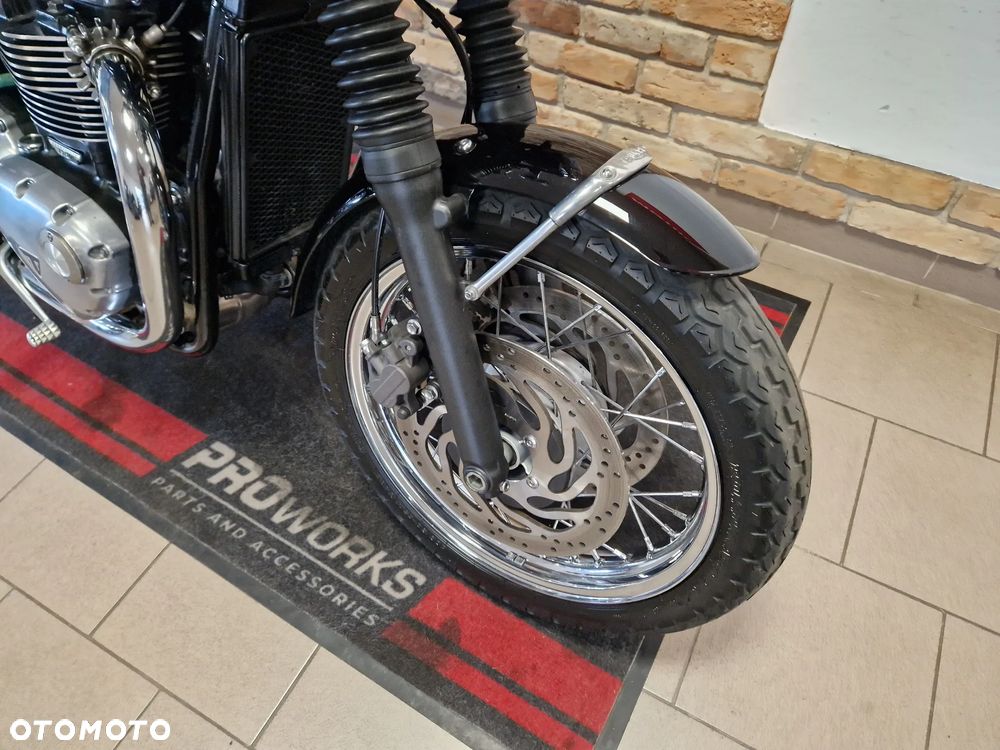 Triumph Bonneville - 32