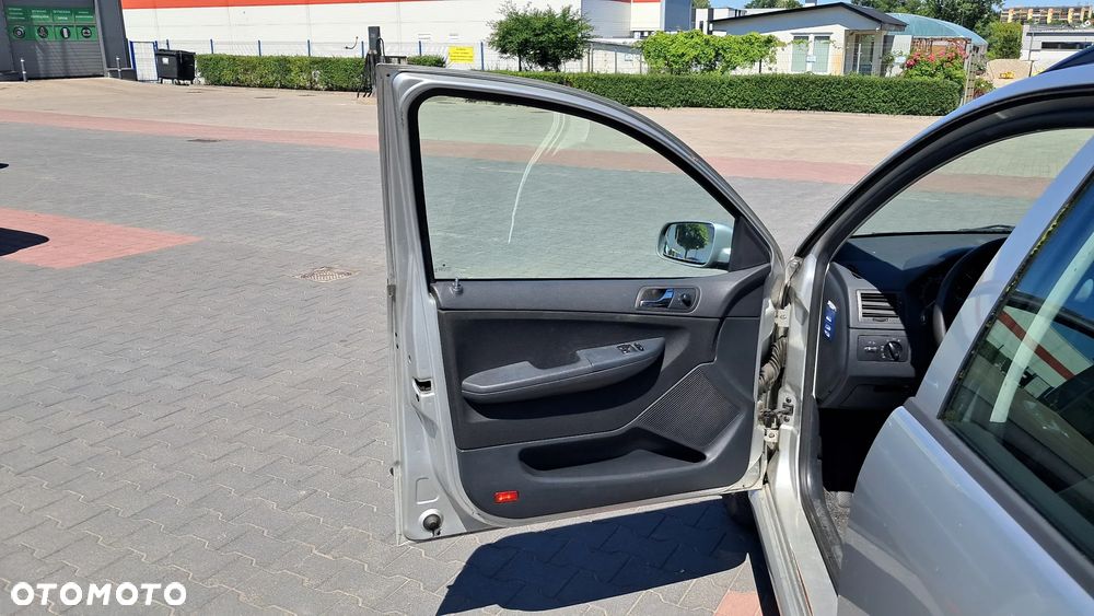 Skoda Fabia 1.4 16V Classic + - 10