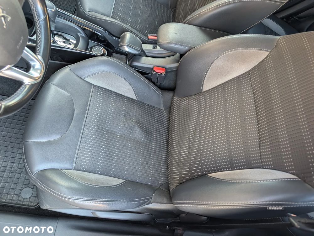 Peugeot 2008 1.2 Pure Tech Allure S&S EAT6 - 20