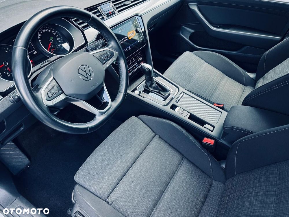 Volkswagen Passat - 12