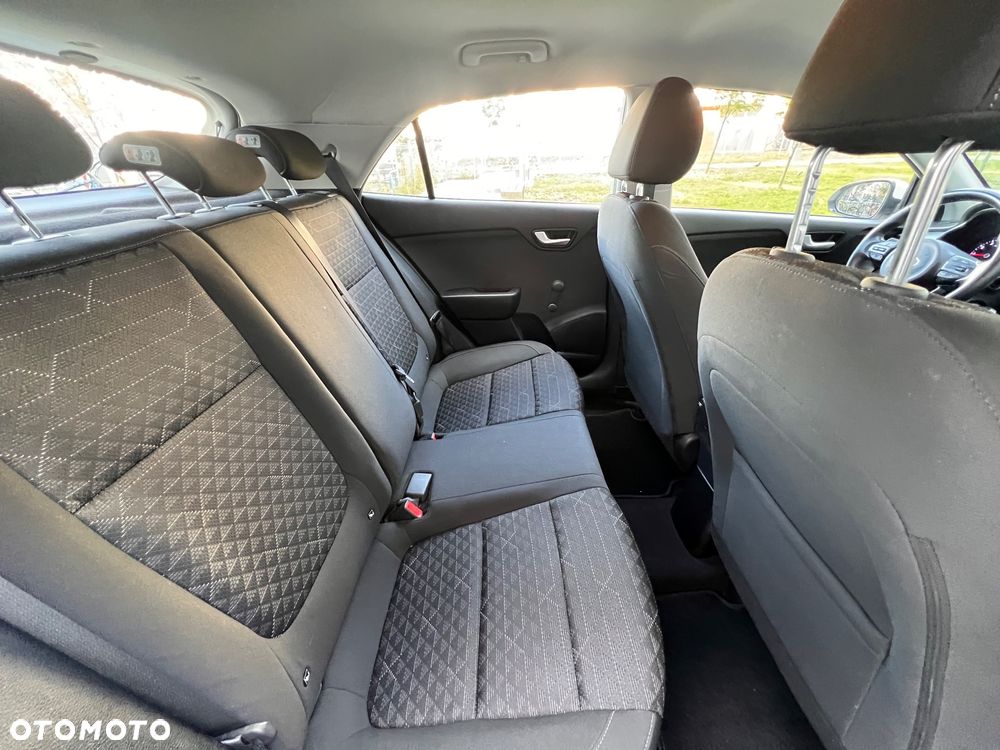 Kia Rio - 11