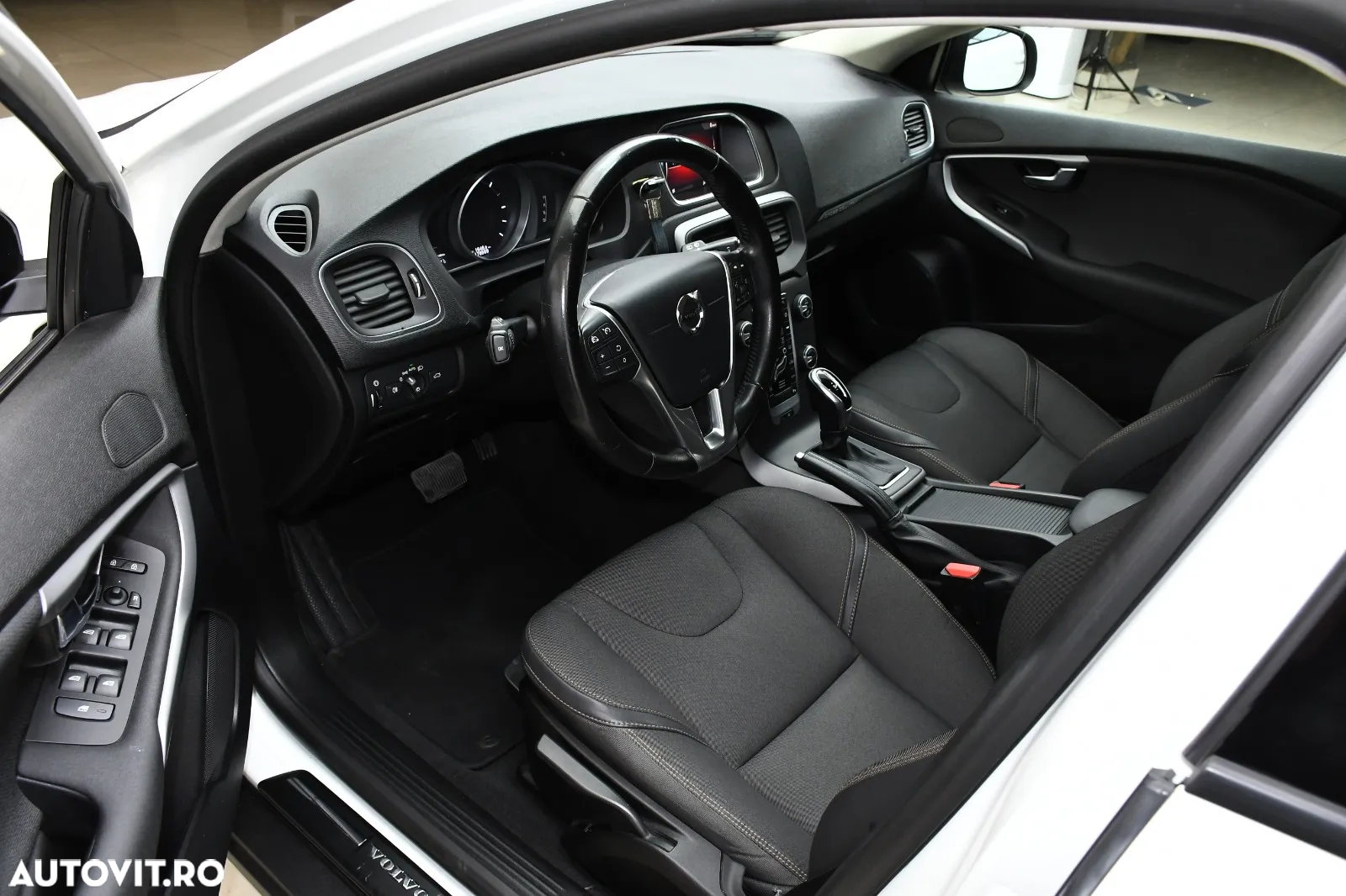Volvo V40 Cross Country D2 Geartronic Momentum - 9