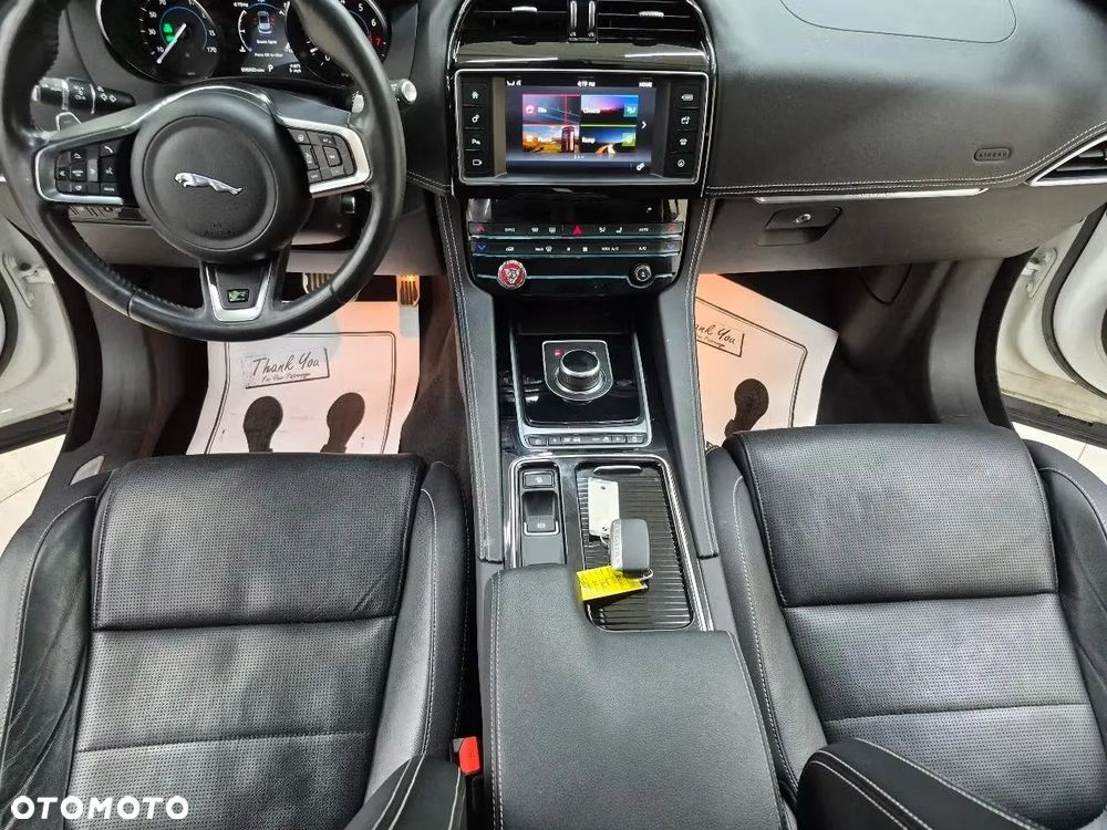 Jaguar F-Pace 2018 photo 4